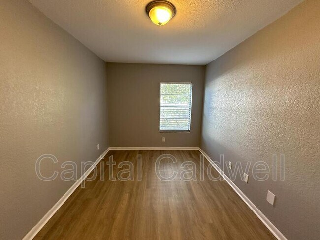 Building Photo - 5440 S MacDill Ave