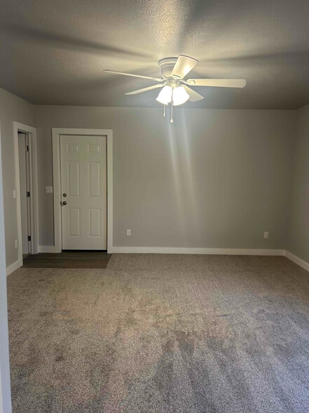 Building Photo - 523 W 17th St