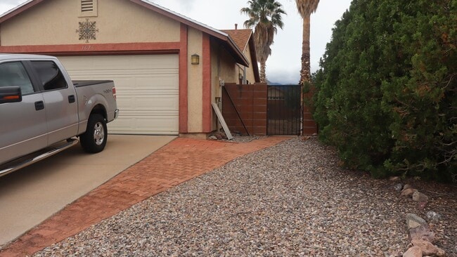 Building Photo - 1676 Wildflower Dr