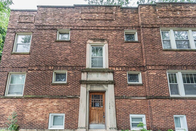 Building Photo - 2424 W Hollywood Ave