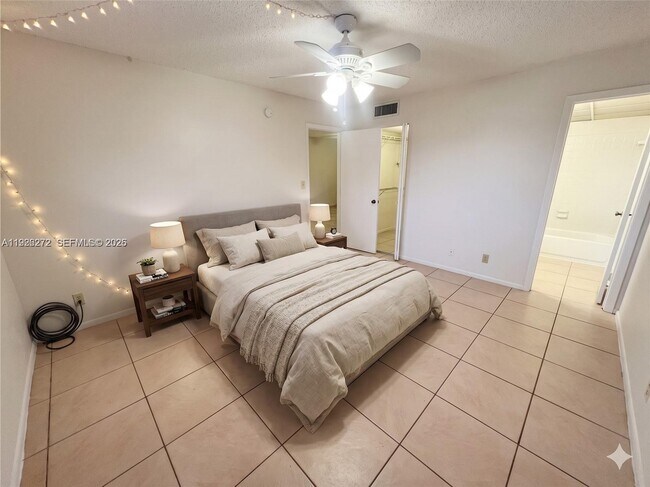 Building Photo - 7801 S Colony Cir