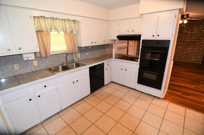 Building Photo - Location! Location!  Newly updated, 4 bedroom, 2 bath home near Perkins & Essens