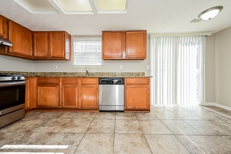 Building Photo - 245 Marcliff Ct