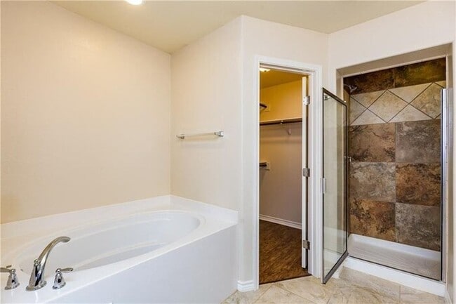 Building Photo - *No Application Fee* $500 Off 1st Month - ...