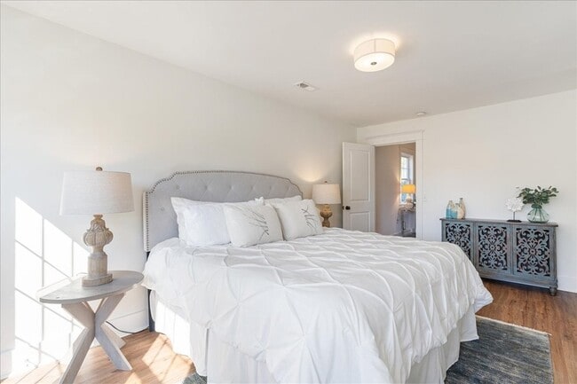 Building Photo - 1411 10th Ave N