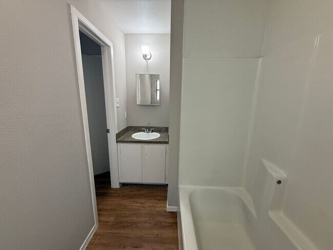 Building Photo - 609 Trout St