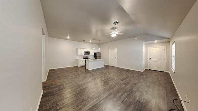 Building Photo - 443 Summit Ridge Dr
