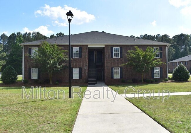 Building Photo - 44 Fantasy Ln