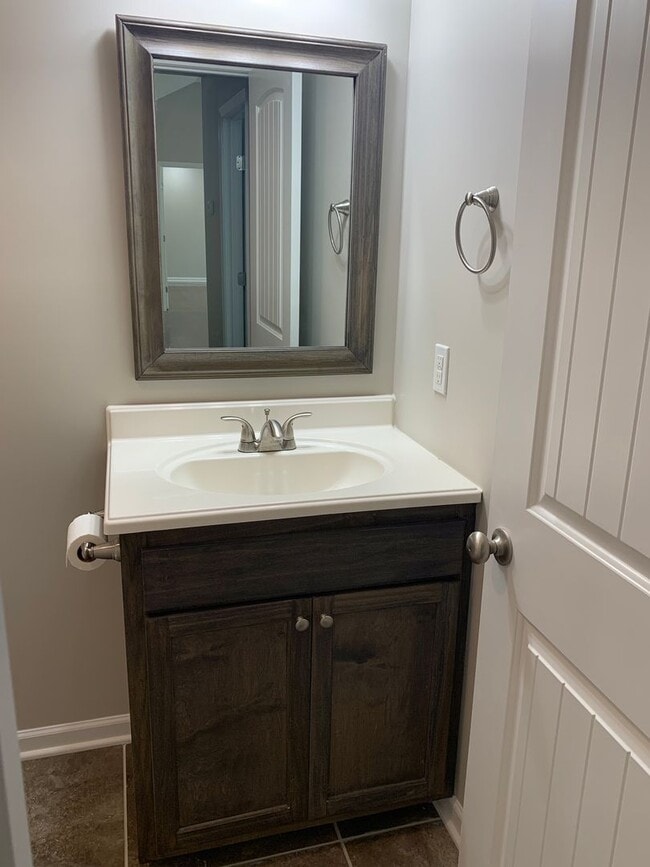 Building Photo - Charming 3 Bedroom Home in Private Setting in Tullahoma...