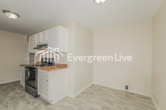 Building Photo - 3913 N Bolton Ave