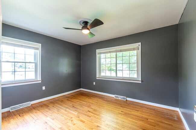 Building Photo - 1719 Scenic Dr