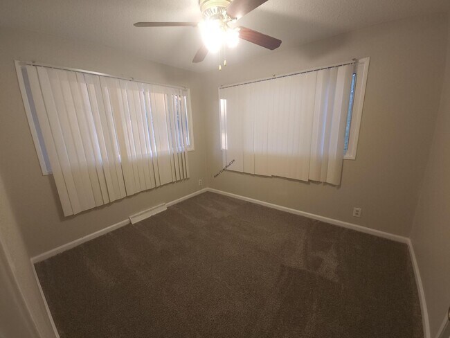 Building Photo - Charming & Comfortable Home in North County St. Louis