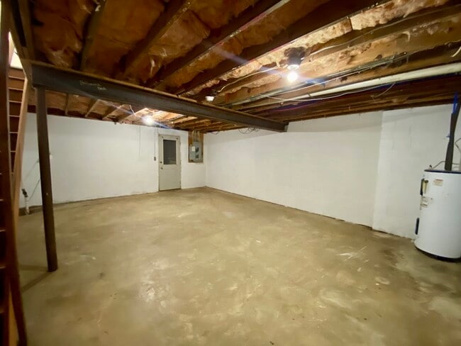 Building Photo - 40 Pheasant Ln