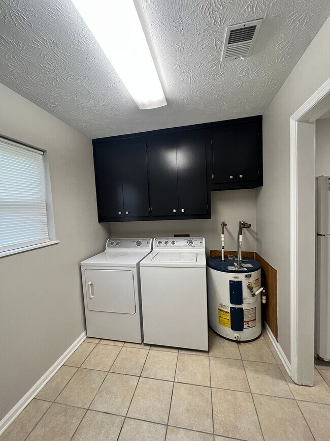 Building Photo - Hampton 1371-1373