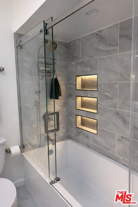 Building Photo - 11110 Camarillo St