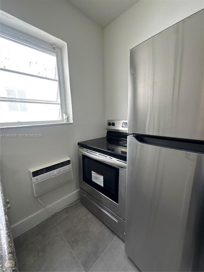 Building Photo - 1965 Calais Dr