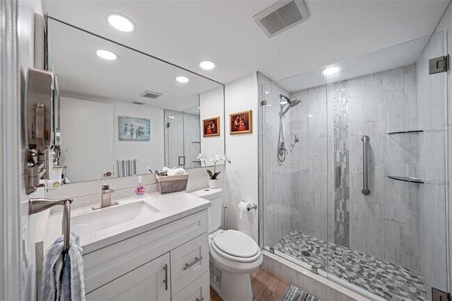 Building Photo - 361 S Hollybrook Dr