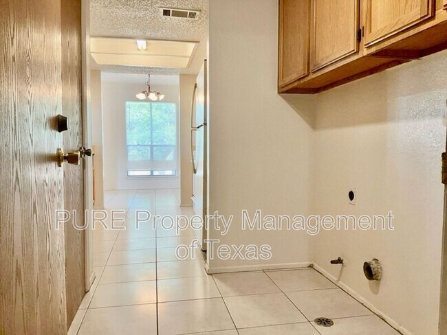 Building Photo - 12120 Thompkins Dr