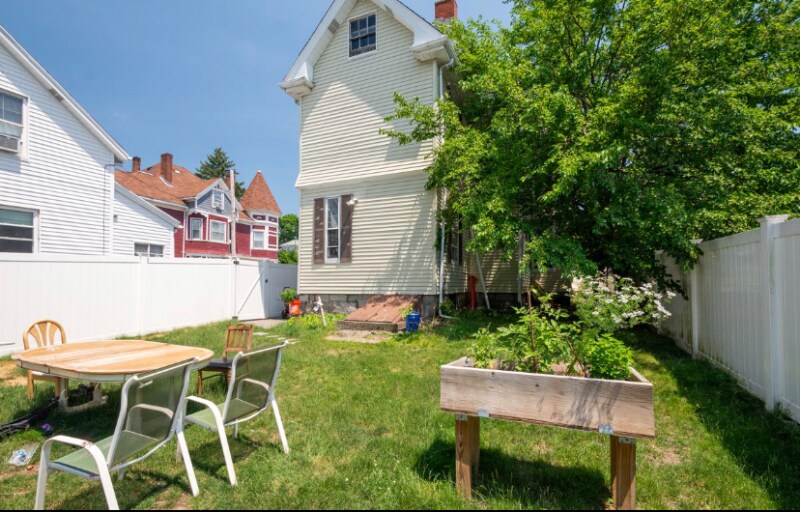 Building Photo - 12 Fiske St