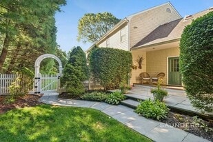 Building Photo - 5 Munroe Ave