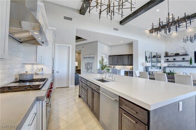 Building Photo - 6300 Clovis Point St