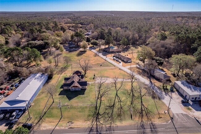 Building Photo - 2201 Badger Ln