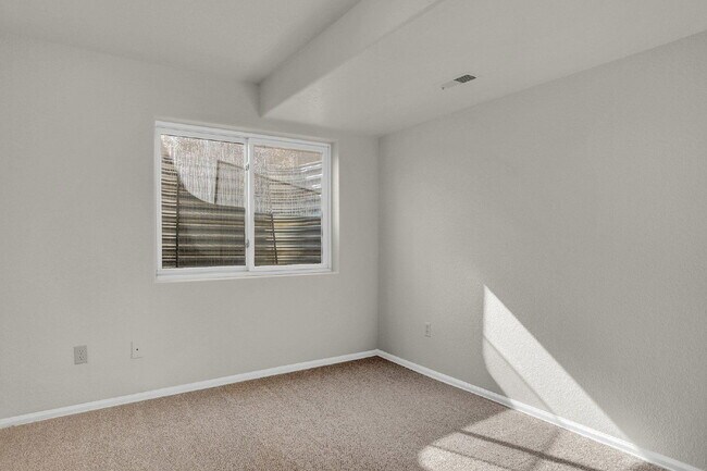 Building Photo - 6925 Yellowpine Dr