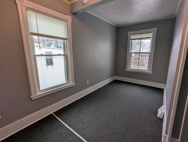 Building Photo - 33 Central Ave