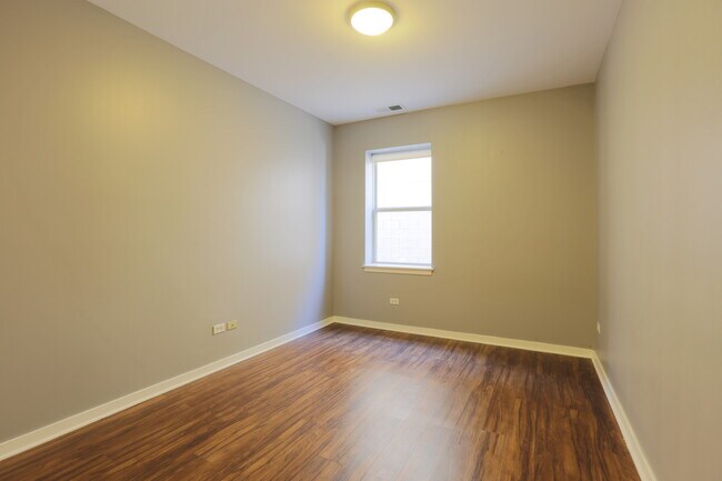 Building Photo - 1258 S Blue Island Ave