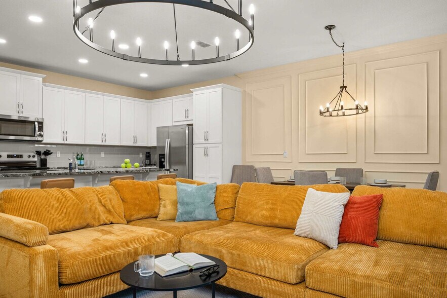 Building Photo - 1660 Tropical Palms Cir