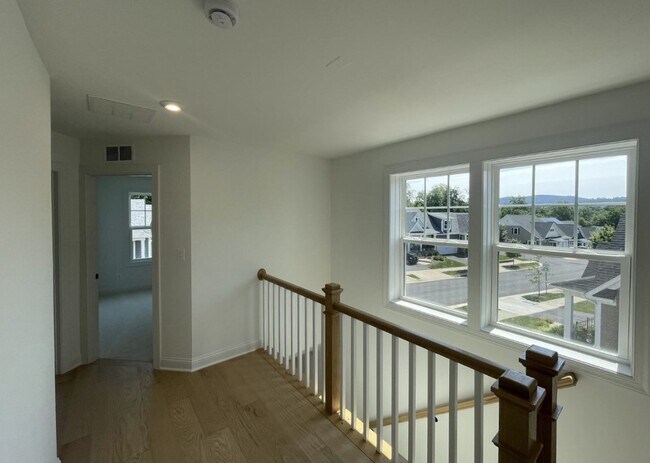 Building Photo - 4008 Varick St