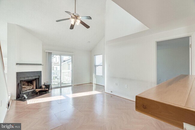 Building Photo - Elevated Comfort: Spacious Condo with Loft...