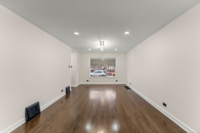 Building Photo - 5251 S Hamlin Ave