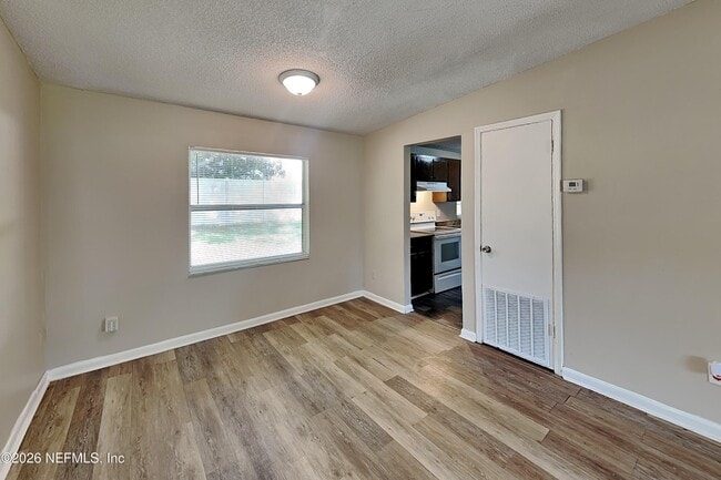 Building Photo - 4888 Strato Rd W