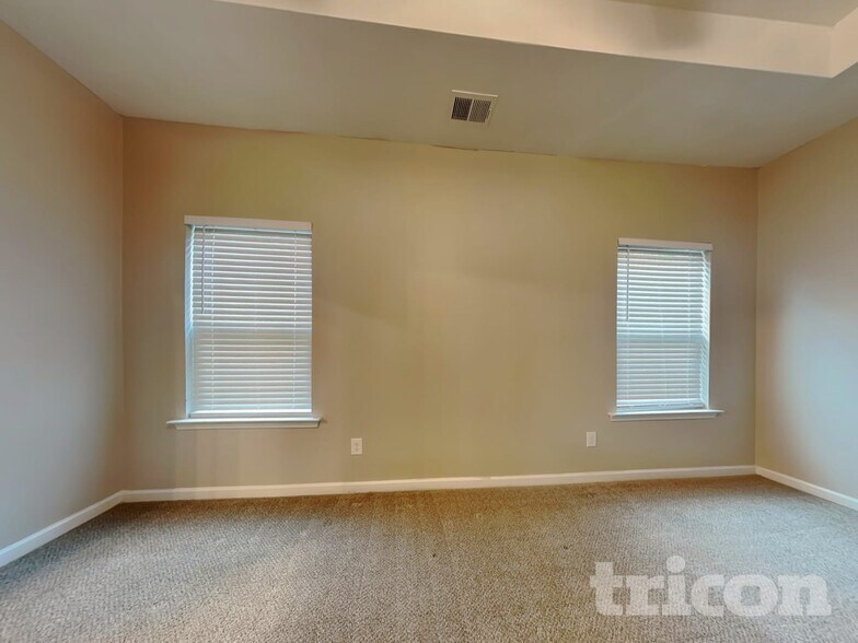 Building Photo - 307 Arbor Cir