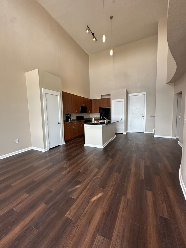 Building Photo - 2109 Town Center Ln