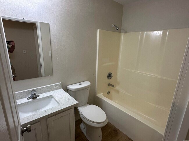 Building Photo - 216 Spring Branch Dr