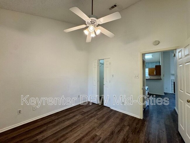 Building Photo - 4800 W Lovers Ln
