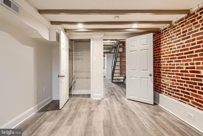 Building Photo - 1413 Anchor St