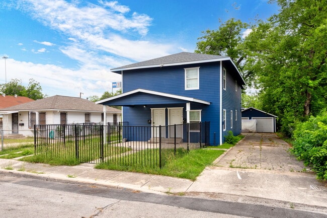 Primary Photo - 1336 W Ridgewood Ct