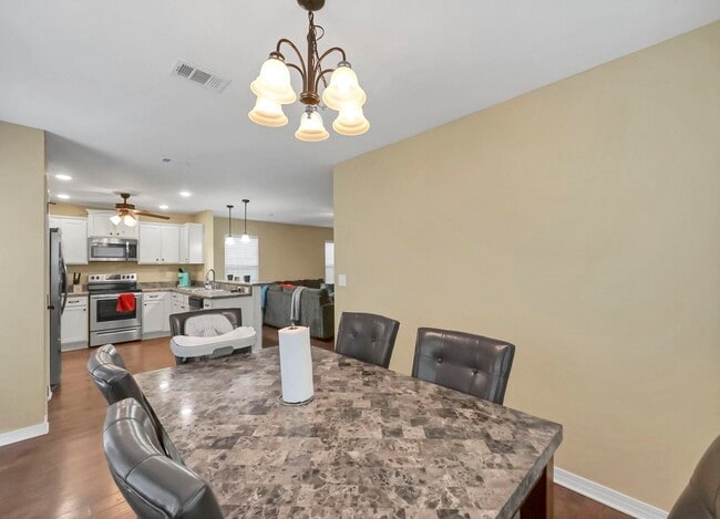 Building Photo - 220 Wainwright Dr