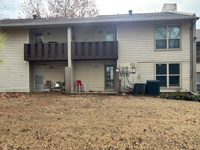 Building Photo - (2) Bed/(2) Bath with View of OU Golf Course in Cardinal Creek AVAIL NOW!