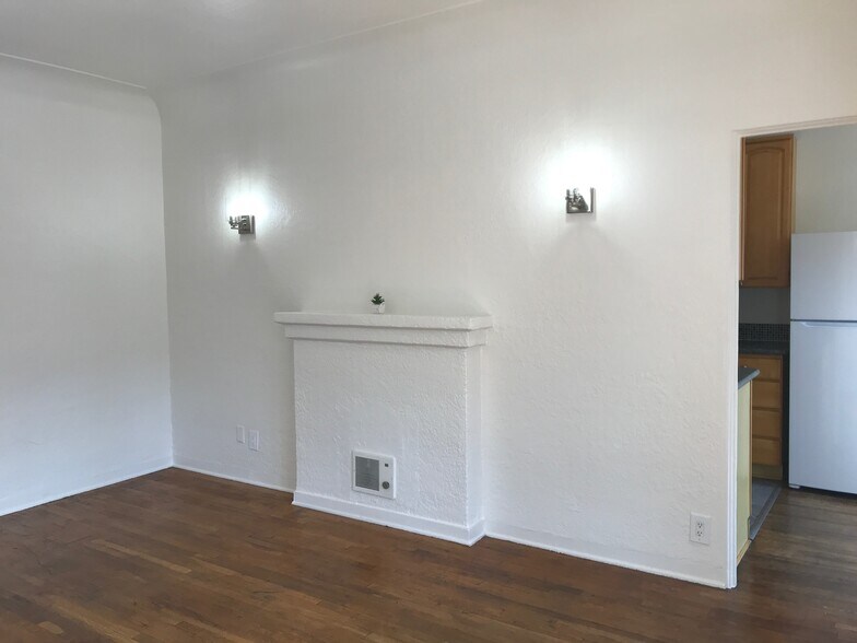 Building Photo - 235 Crandall St