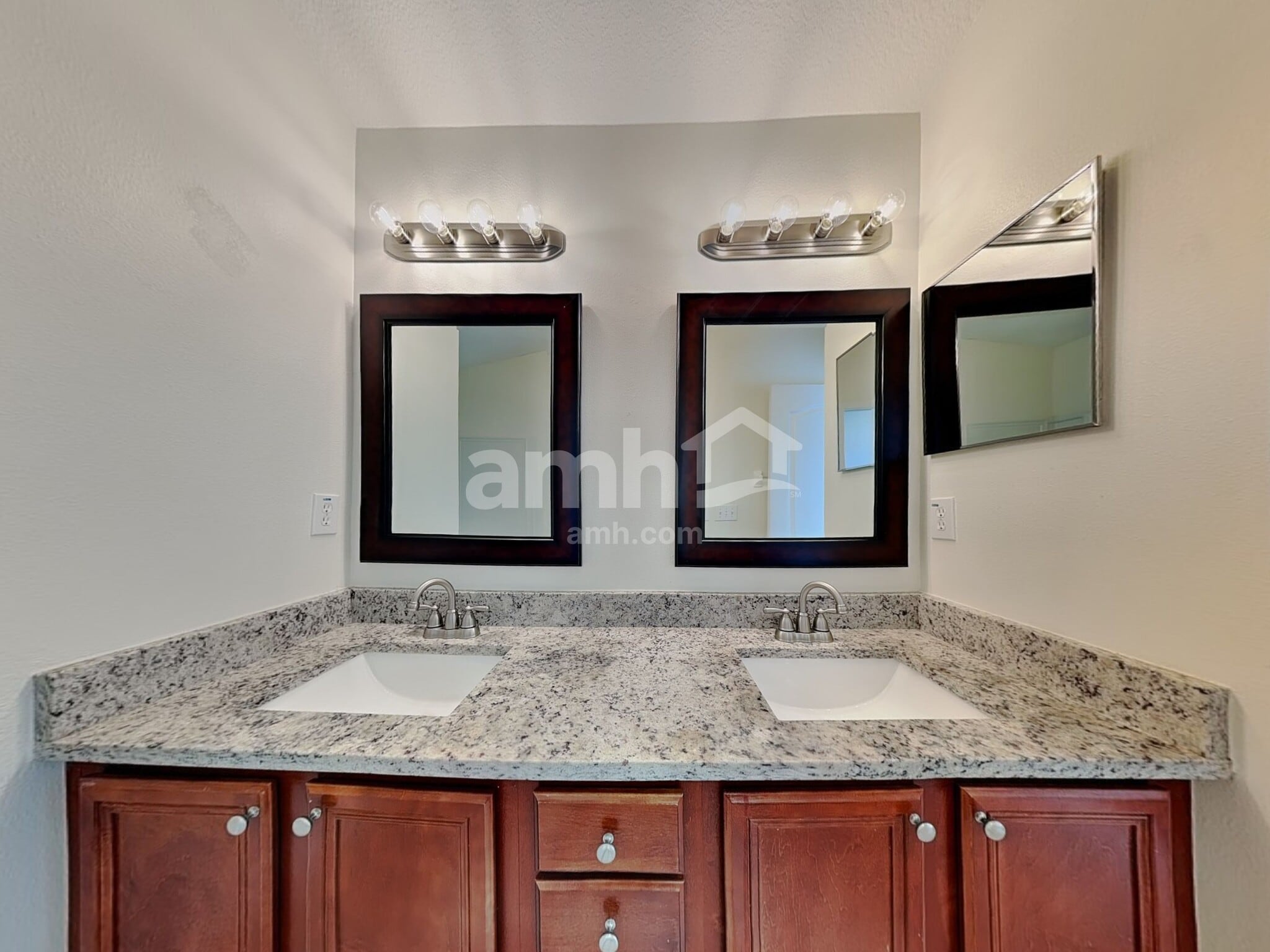 Building Photo - 9848 Edmonton Dr