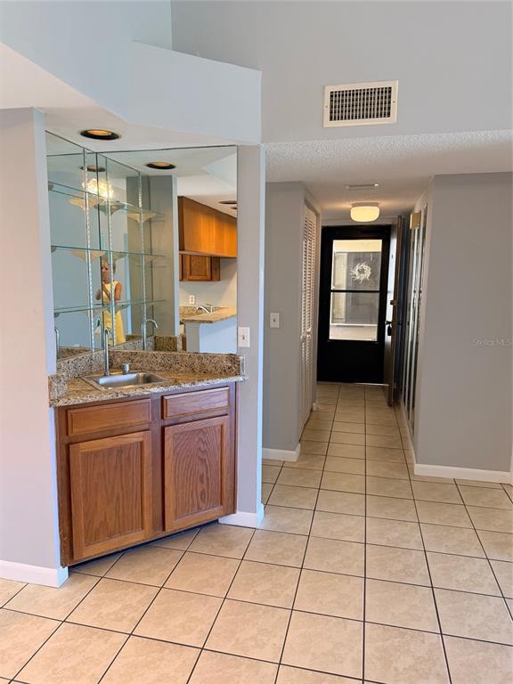 Building Photo - 260 Woodlake Ln