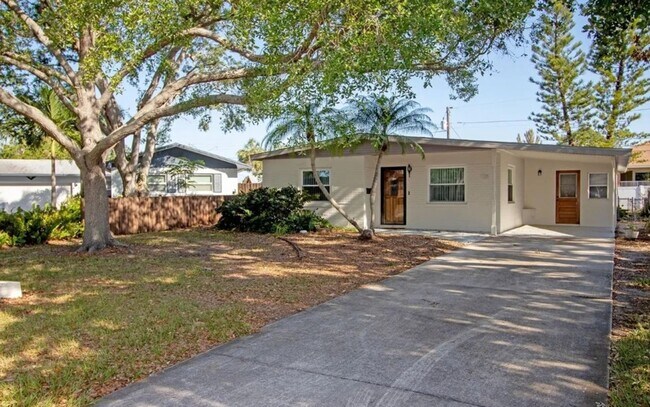 Building Photo - For Rent – Move-In Ready Gem with Modern U...
