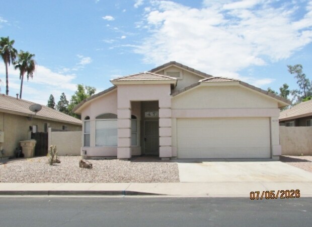 Building Photo - 6135 W Navajo Dr
