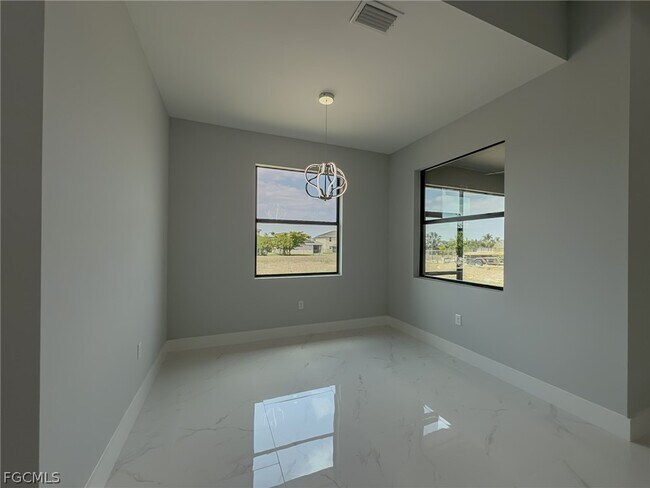 Building Photo - 417 Paddock St