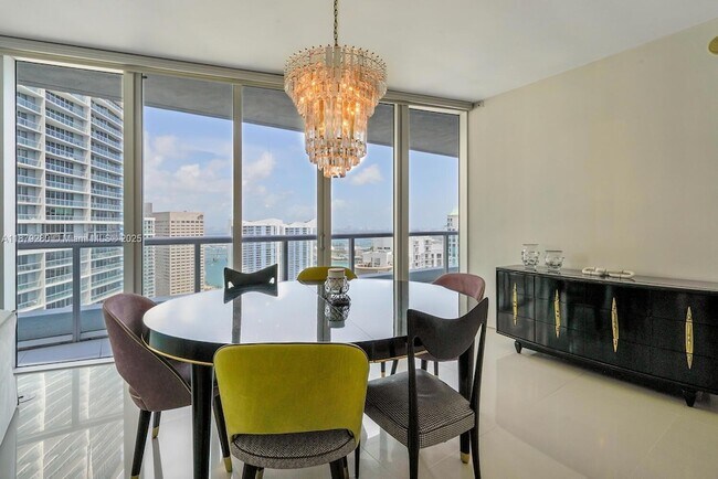 Building Photo - 495 Brickell Ave