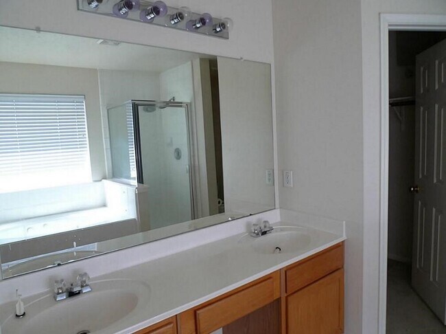 Building Photo - 9718 Cottage St